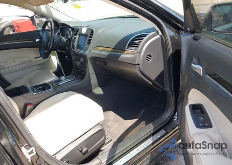 2015 Chrysler 300C z USA, uszkodzony, nr VIN 2C3CCAEG4FH842008